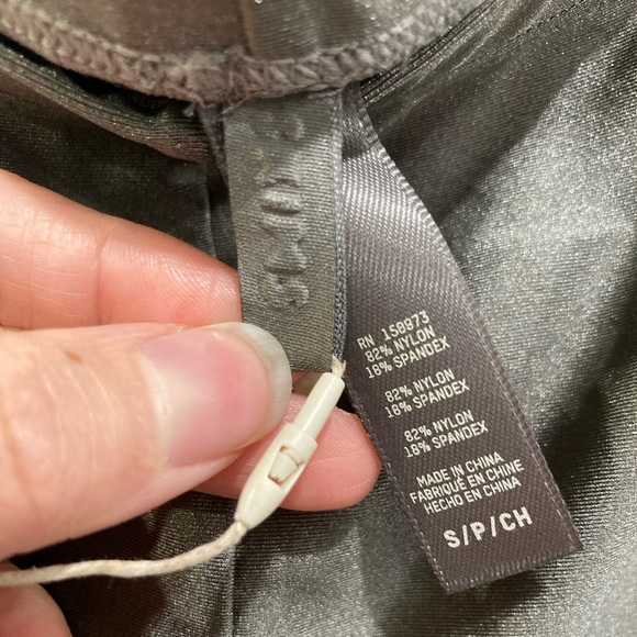 SKIMS- NWT Shine Spandex Jersey Biker Short color Gray Chalk sz Small - Picture 6 of 8